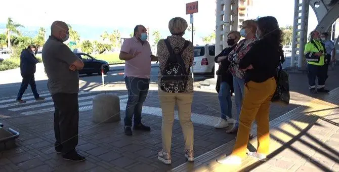 Lamezia, i lavoratori dell’aeroporto chiedono aiuto: «Vogliamo lavorare»