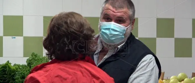 Vendeva macchine usate, fallisce per il Covid e si reiventa agricoltore: «Lo Stato? Sparito»