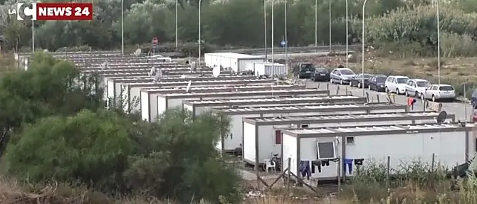 Coronavirus, troppi contagi: zona rossa nel campo migranti di Rosarno