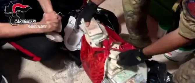 Rosarno, arrestato ex poliziotto infedele: informava le cosche degli imminenti blitz