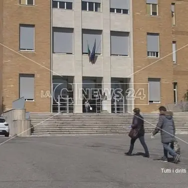 Dramma a Cosenza, bimbo muore poche ore dopo il parto: la Procura apre un'inchiesta