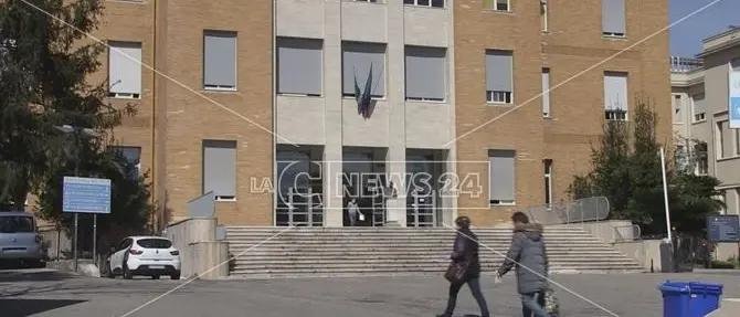 Dramma a Cosenza, bimbo muore poche ore dopo il parto: la Procura apre un'inchiesta