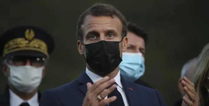 Coronavirus, in Francia Macron impone il coprifuoco a Parigi e in altre otto città