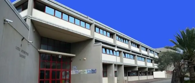 Coronavirus Locri, positivi alcuni studenti: domani chiuso il liceo Zeleuco
