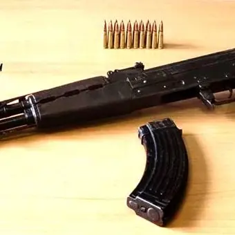 Aveva un Kalashnikov in casa, arrestato 26enne nel Reggino
