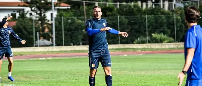 Felice Evacuo si presenta alla tifoseria del Catanzaro: «Spero di fare tanti gol»