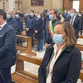Funerali Santelli, l'omelia di monsignor Nolè: «Jole testimone di dignità e coraggio»