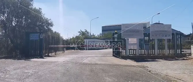 Impianto rifiuti Bucita, Uil: «Ekrò paghi gli stipendi ai lavoratori e non abusi della Cig»