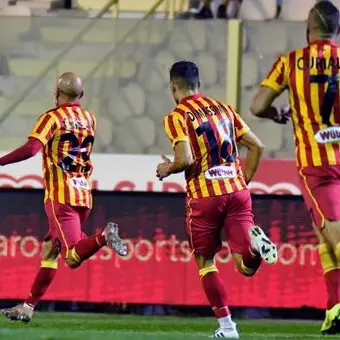 Lega Pro, il Catanzaro batte 2-1 il Foggia: decide un super gol di Carlini