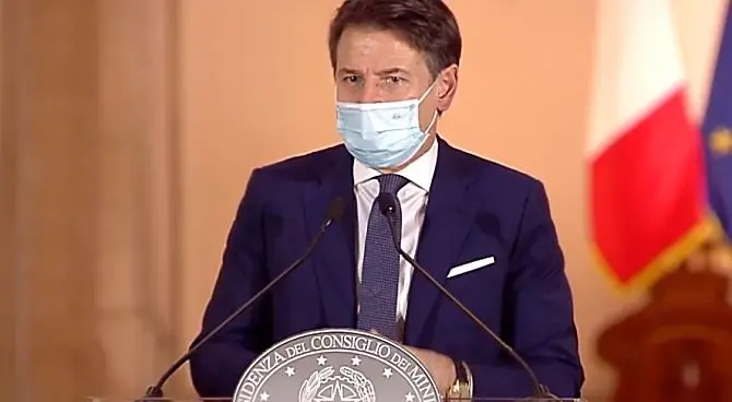 Coronavirus, la conferenza di Conte sul Dpcm. Poteri ai sindaci, scuole aperte e smart working