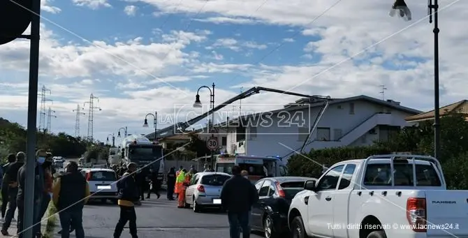 Incidente sul lavoro a Fiumefreddo Bruzio, operaio muore folgorato