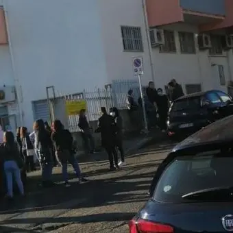 Coronavirus a Corigliano Rossano, positiva una docente. Tamponi agli studenti