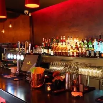 Cosenza, bar rimane aperto oltre la mezzanotte: maxi multa per il titolare