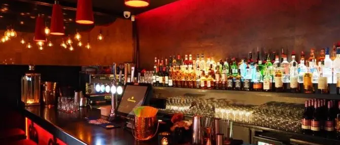 Cosenza, bar rimane aperto oltre la mezzanotte: maxi multa per il titolare