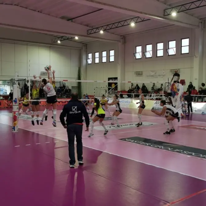 Pallavolo, terza vittoria consecutiva per le ragazze del Volley Soverato nel campionato di A2