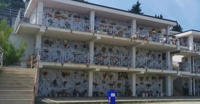 Corigliano Rossano, al cimitero non c'è più spazio: inizio rimozione loculi con più di 20anni