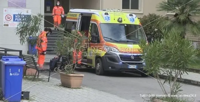 Coronavirus Cosenza, altri tre ricoveri: a malattie infettive posti quasi esauriti