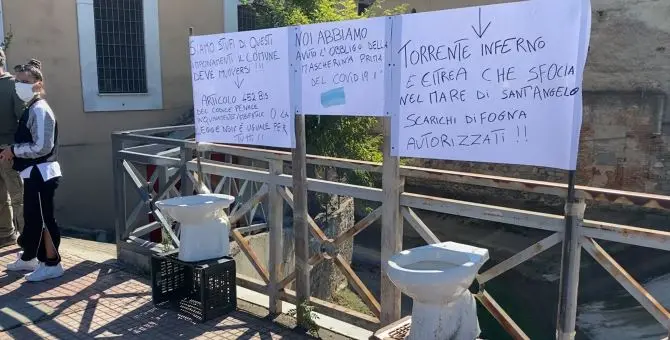 Corigliano Rossano, fogna a cielo aperto: stamattina iniziano i lavori