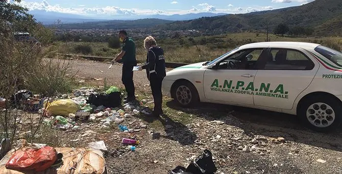 Castrovillari, l'abbandono rifiuti si contrasta con i volontari dell'Anpana