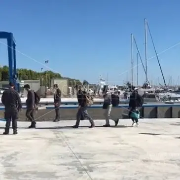 Nuovo sbarco in Calabria, 98 migranti giunti al porto Roccella Jonica