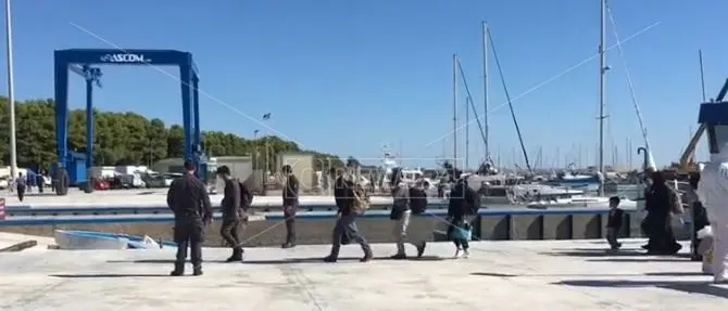 Nuovo sbarco in Calabria, 98 migranti giunti al porto Roccella Jonica
