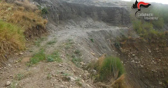 Lamezia, scoperta e sequestrata cava abusiva: una denuncia