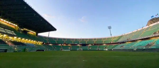 Coronavirus, 10 positivi nel Palermo calcio: contagiati giocatori e allenatore