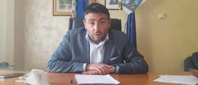 Coronavirus Rosarno, sindaco chiude cimitero e ammonisce la città: «Molti irresponsabili»