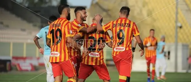 Lega Pro, rinviata Catanzaro - Palermo: 10 positivi tra i siciliani