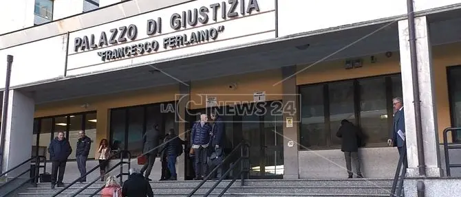 Coronavirus Catanzaro, avvocatessa positiva: aveva partecipato a due udienze