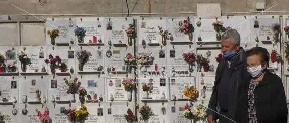 Coronavirus Rosarno, cimitero chiuso e contagi in aumento: «C’è chi sottovaluta il pericolo»