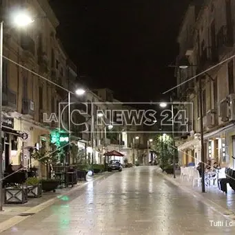 Castrovillari, silenzio e tavoli vuoti nella prima notte di stop alla movida