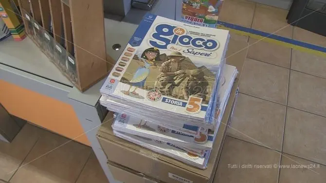 Cosenza, il pasticcio delle cedole librarie costringe i genitori ad anticipare i soldi