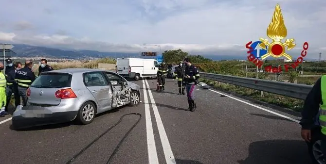 Incidente a Lamezia, sei feriti: bimba trasferita con elisoccorso in ospedale