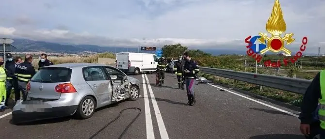 Incidente a Lamezia, sei feriti: bimba trasferita con elisoccorso in ospedale