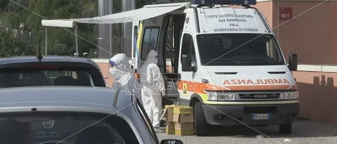 Coronavirus Cosenza, tamponi a 300 persone legate al mondo della scuola