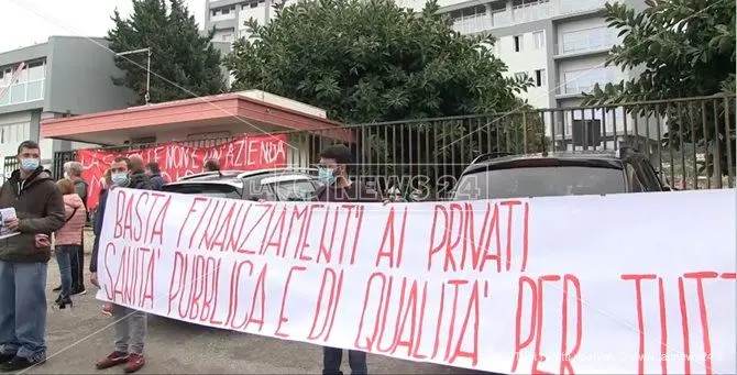 Ospedale di Tropea, protesta contro il trasferimento di urologia a Vibo