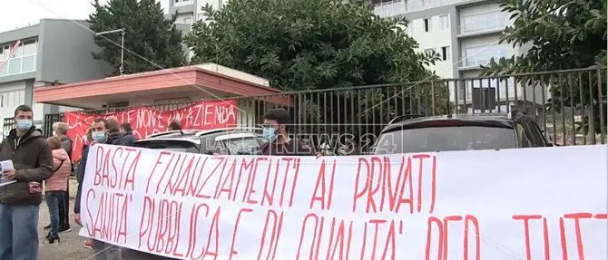 Ospedale di Tropea, protesta contro il trasferimento di urologia a Vibo
