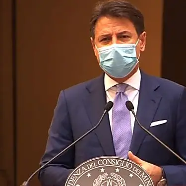 Coronavirus, Conte su Dpcm: «Puntiamo a un Natale più sereno, subito indennizzi imprese»