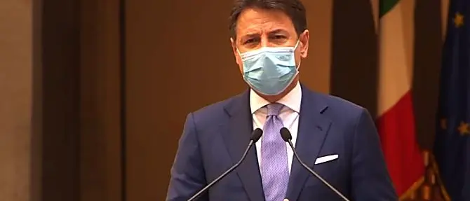 Coronavirus, Conte su Dpcm: «Puntiamo a un Natale più sereno, subito indennizzi imprese»