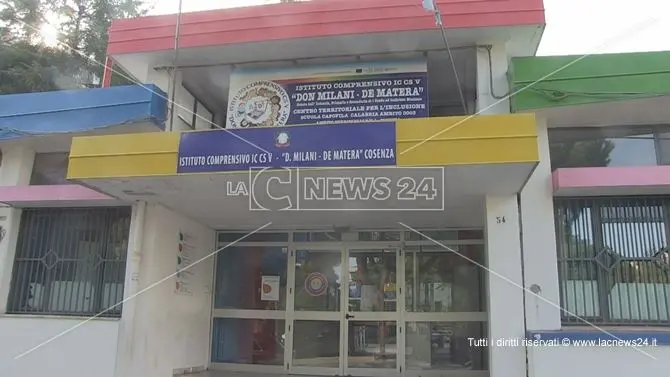 Cosenza, lezioni sospese in tre istituti comprensivi: l'ordinanza del sindaco