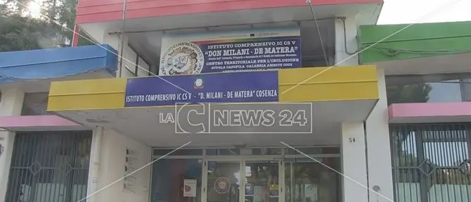 Cosenza, lezioni sospese in tre istituti comprensivi: l'ordinanza del sindaco
