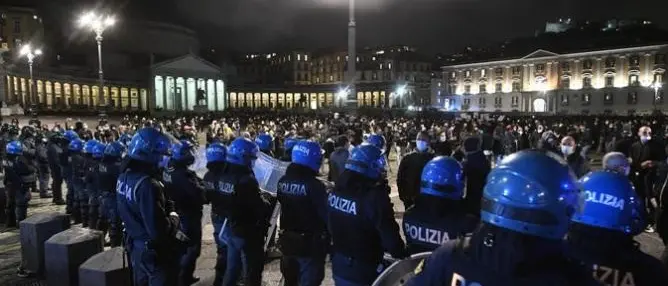 Nuovo Dpcm, proteste da Nord a Sud: sale l’allerta del Viminale per le tensioni sociali