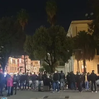 Chiusura locali alle 18, a Cosenza protestano i ristoratori: «Pronti a disobbedire»