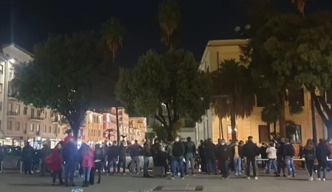 Chiusura locali alle 18, a Cosenza protestano i ristoratori: «Pronti a disobbedire»