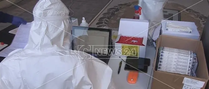 Coronavirus, nuovo record di contagi: quasi 22mila casi e 221 morti