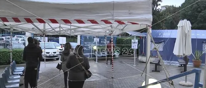 Coronavirus Cosenza, tamponi antigenici: strutture private in aiuto dell’Asp