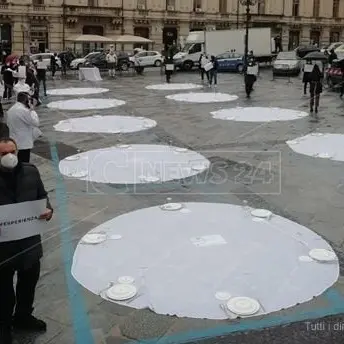 Catanzaro, ristoratori in piazza contro il Dpcm: «Non è così che si combatte il Covid»