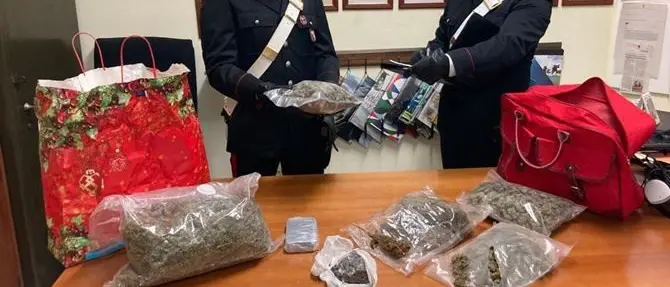 Melito Porto Salvo, si scambiano droga vicino la caserma: arrestati due giovani