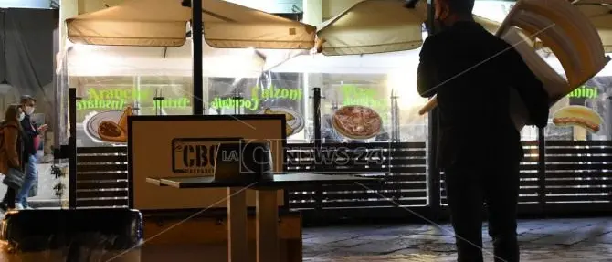 Chiusure, contagi e fantasmi: il Covid-19 torna emergenza ma il conto lo pagano gli ultimi